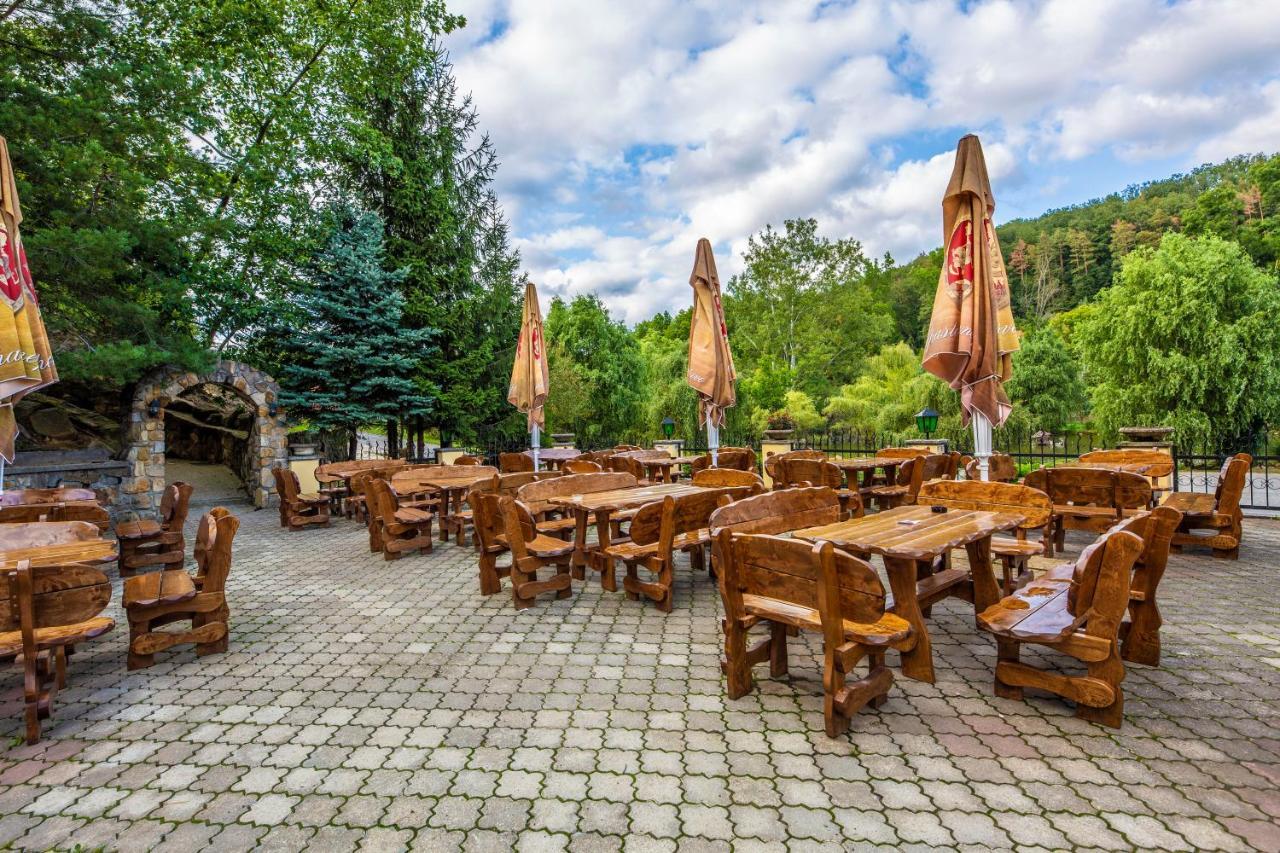 Lovecky Zamecek Buchlovice Buitenkant foto