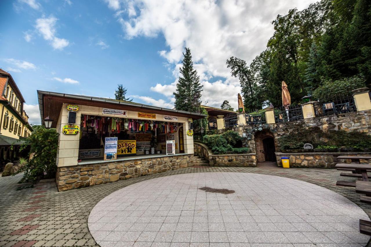 Lovecky Zamecek Buchlovice Buitenkant foto