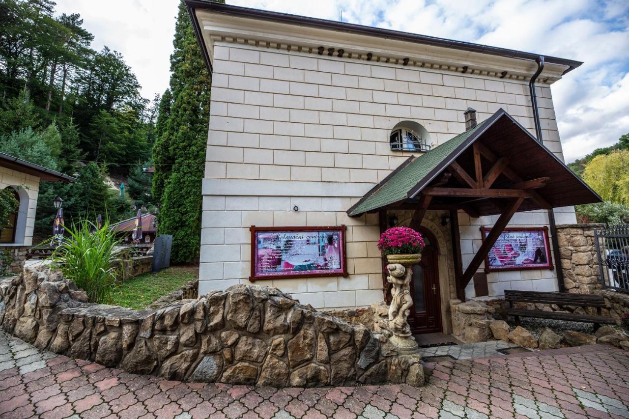 Lovecky Zamecek Buchlovice Buitenkant foto