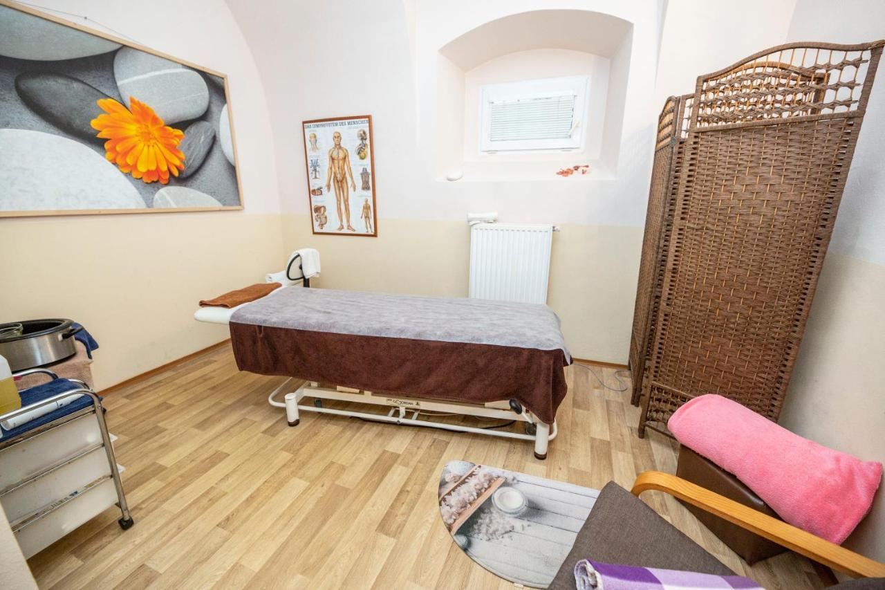 Lovecky Zamecek Buchlovice Buitenkant foto